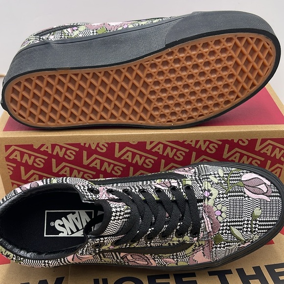 Vans WMNS Old Skool Stackform Tapestry Floral Black VN0009PZBM8
Platforms Snkrs - Picture 3 of 16